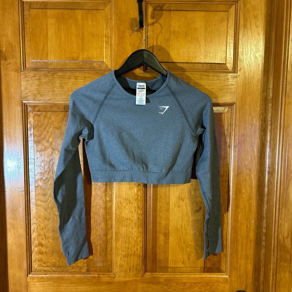 Gymshark Seamless Gray Long Sleeve W/Thumb holes Cropped Size Lg-EUC